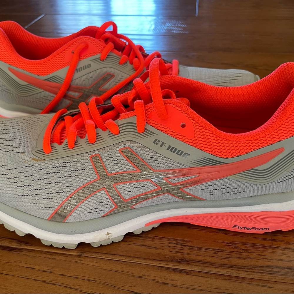 Women’s ASICS - Picture 2 of 8